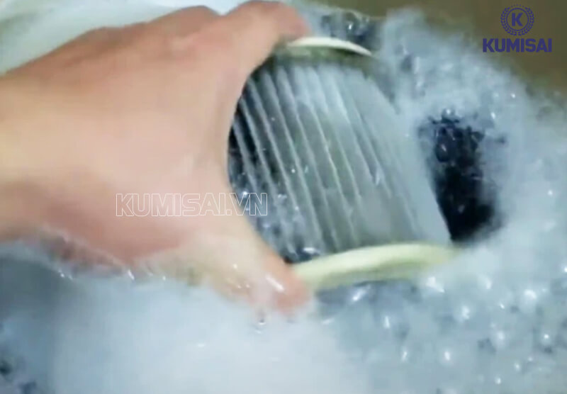 Vệ sinh sạch sẽ bộ lọc của máy